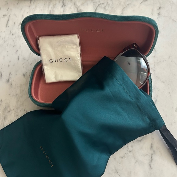 Gucci Havana Sunglasses with case - Picture 2 of 8